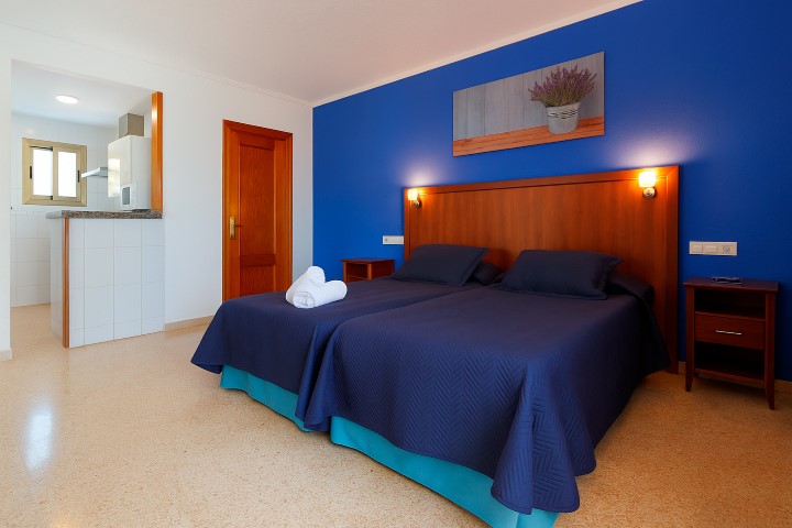 Terraza apartamento con mobiliario