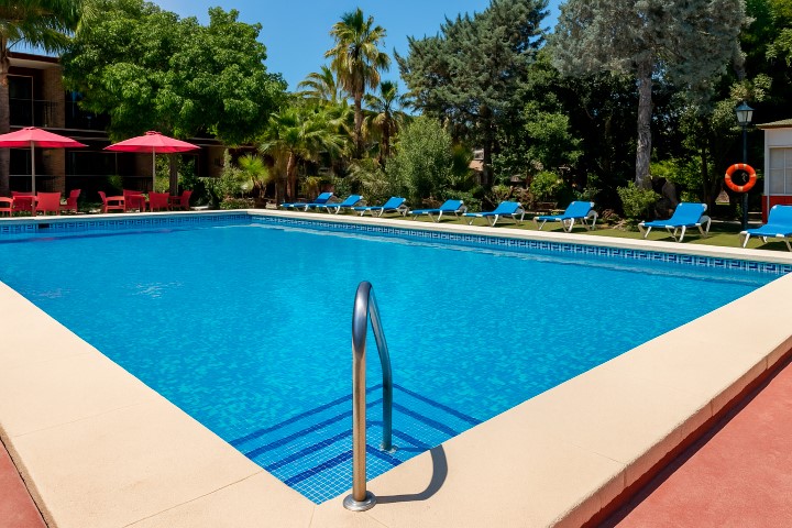 Piscina climatizada apartamentos Benidorm
